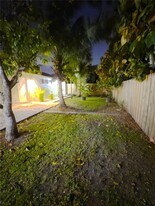 8490 SW 47th St in Miami, FL - Building Photo