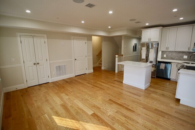 276 Athens St, Unit PH in Boston, MA - Building Photo - Building Photo