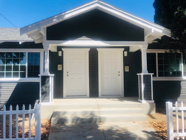 1108 Orange Ave, Unit B in Long Beach, CA - Building Photo