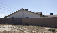 Tokage Manor in Victorville, CA - Foto de edificio - Building Photo