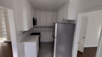 920 N Hayworth Ave, Unit 920 (right hand side) in West Hollywood, CA - Foto de edificio - Building Photo