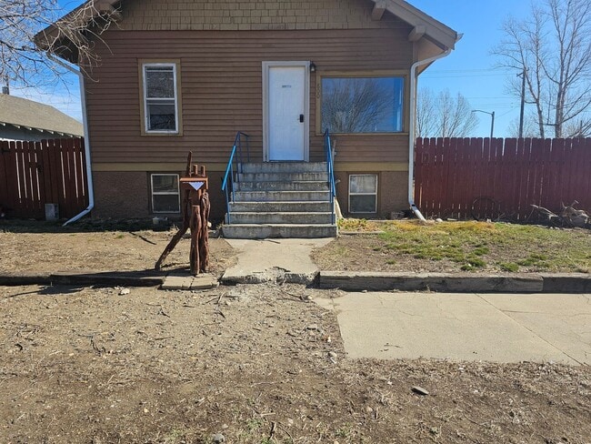 property at 800 N Lake Ave