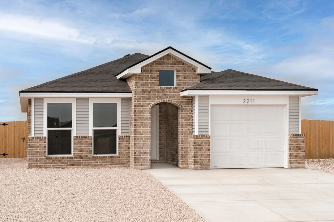 7221 37th St in Lubbock, TX - Building Photo
