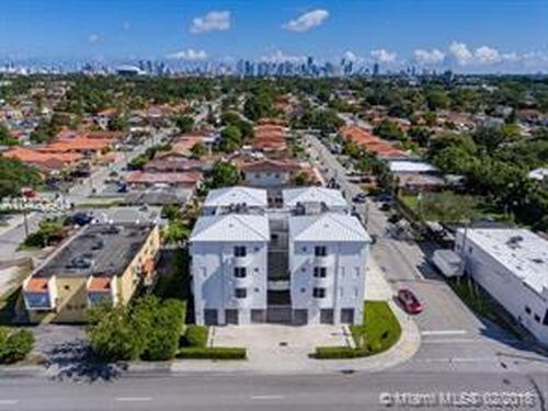 411 SW 37th Ave-Unit -Unit4B in Miami, FL - Building Photo - Building Photo