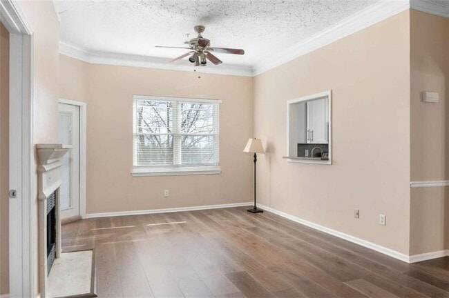 5559 Glenridge Dr in Atlanta, GA - Foto de edificio - Building Photo