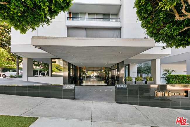 1100 Alta Loma Rd in West Hollywood, CA - Building Photo - Building Photo