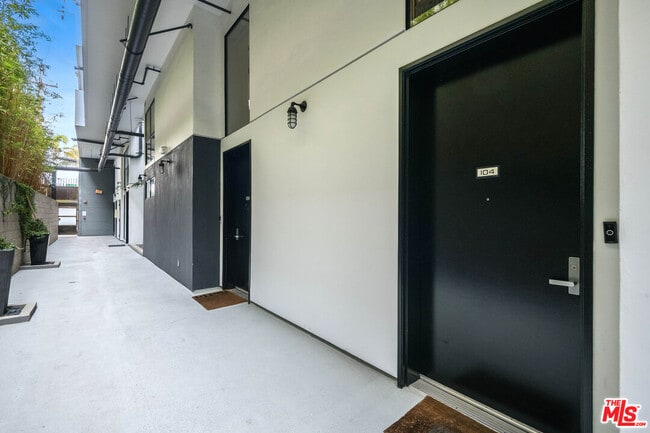 4115 Glencoe Ave in Marina Del Rey, CA - Building Photo - Building Photo