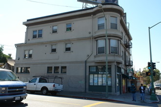 2874-2882 Telegraph Ave in Oakland, CA - Building Photo - Building Photo