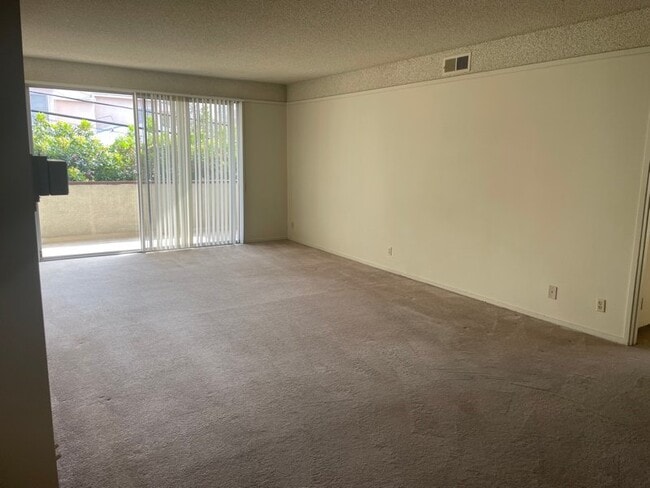 1840 Fairburn Ave, Unit 205