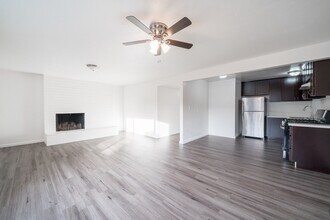 5902 Streamview Dr-Unit -2 in San Diego, CA - Building Photo - Building Photo