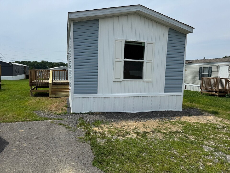 571 Jessica Way in Newport, TN - Building Photo