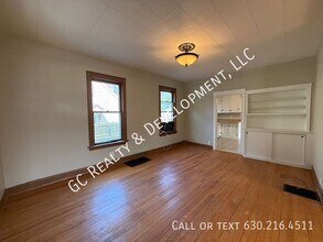 212-214 N 4th Ave in St. Charles, IL - Building Photo - Building Photo
