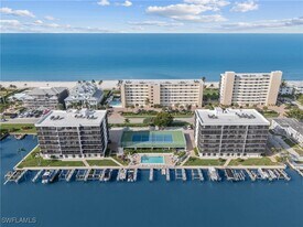 10420 Gulf Shore Dr in Naples, FL - Building Photo