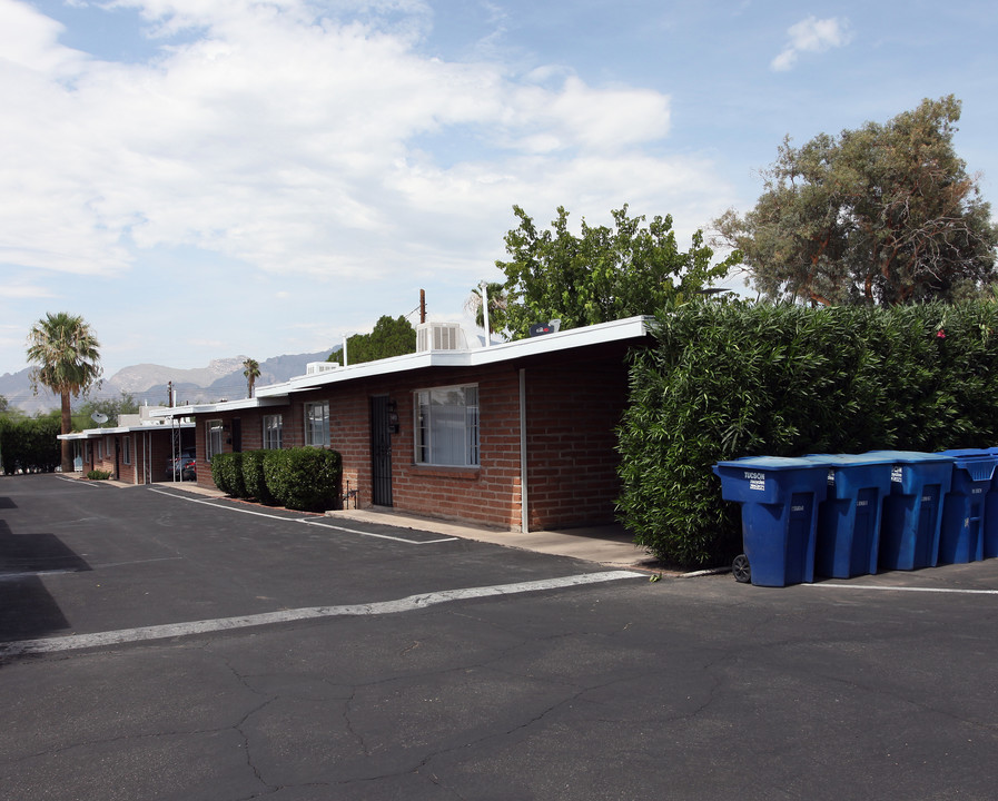 Del Mar Apartments in Tucson, AZ - Building Photo