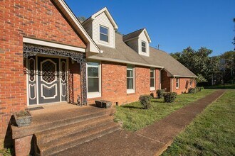2425 Mansker Dr in Nashville, TN - Building Photo - Building Photo