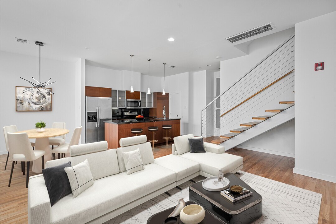 5712 Winsome Ln in Houston, TX - Building Photo