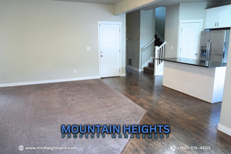 878 W Snickers Ln in Midvale, UT - Building Photo - Building Photo