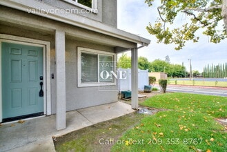 1130 E Monte Vista Ave in Turlock, CA - Building Photo - Building Photo