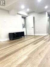 142 Yates Dr in Milton, ON - Building Photo - Building Photo