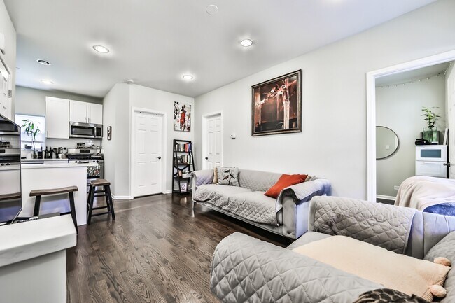 1411 W Flournoy St, Unit #1 in Chicago, IL - Building Photo - Building Photo