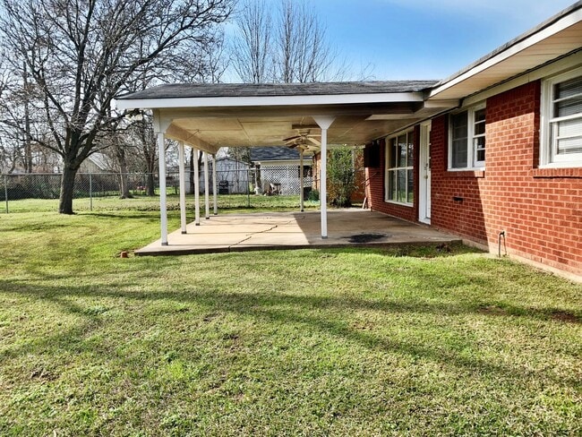 3252 Sarah St in Bossier City, LA - Building Photo - Building Photo