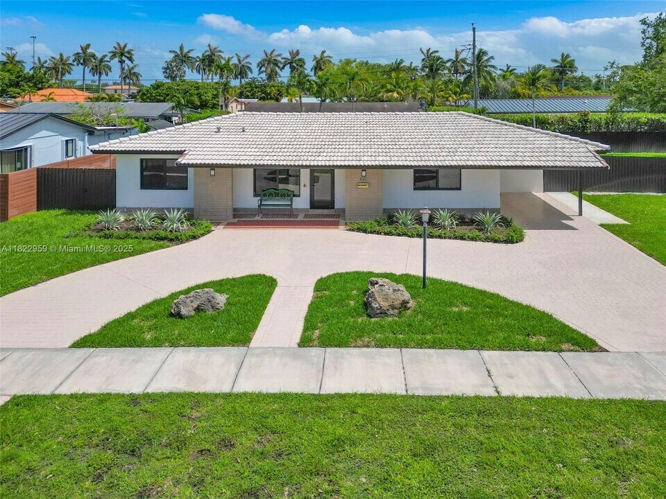 9140 SW 45th Ter in Miami, FL - Building Photo