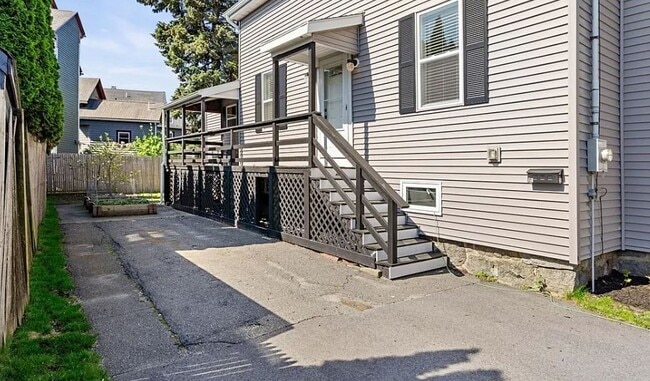 property at 20 Planters St