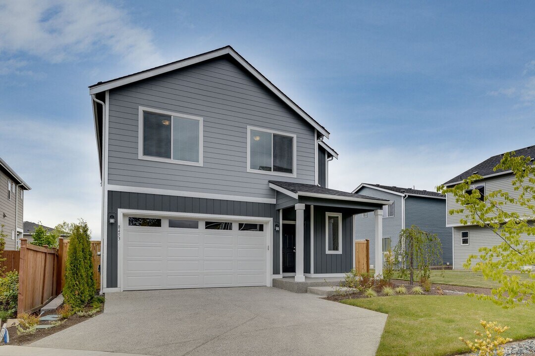 8453 32nd St NE in Marysville, WA - Building Photo