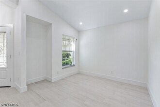 116 Fountain Cir in Naples, FL - Building Photo - Building Photo