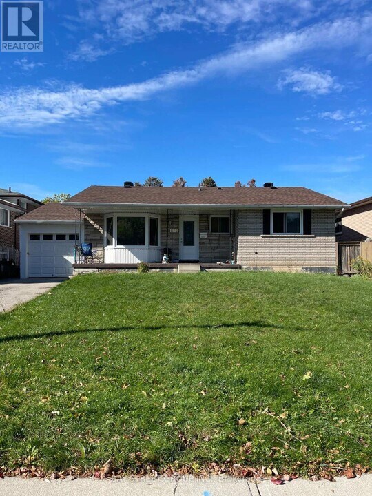 172 Darlington Dr in Hamilton, ON - Building Photo