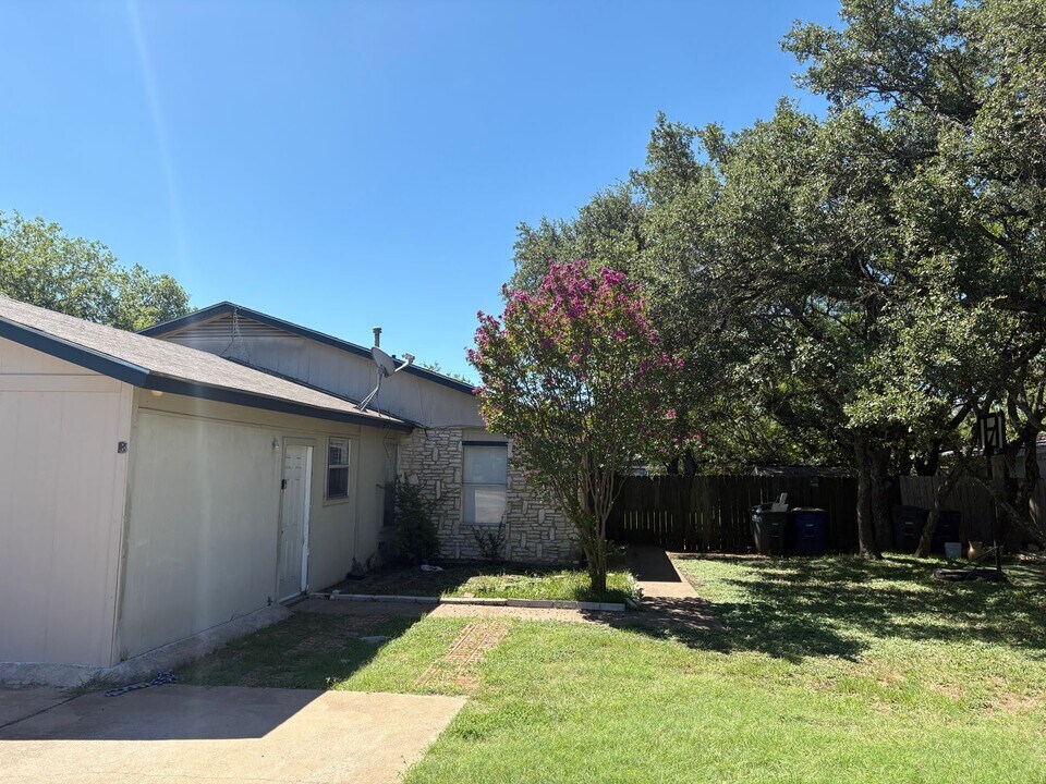 704 Osage Dr in Leander, TX - Building Photo
