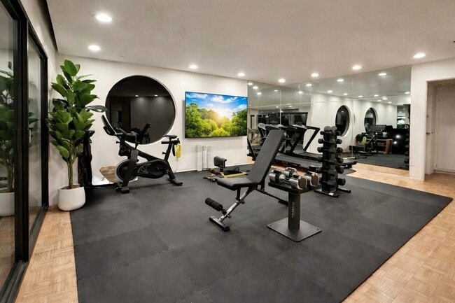 7774 Via Capri in La Jolla, CA - Foto de edificio - Building Photo