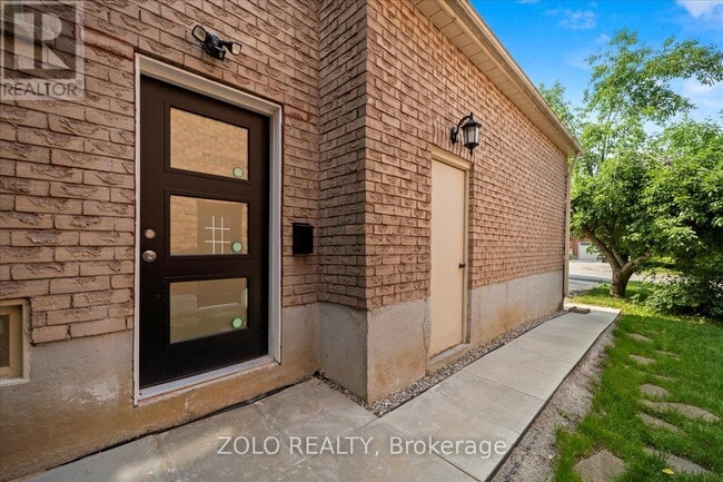 278 Alex Doner Dr in Newmarket, ON - Building Photo - Building Photo