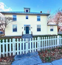 21 S Church St in Berryville, VA - Foto de edificio - Building Photo