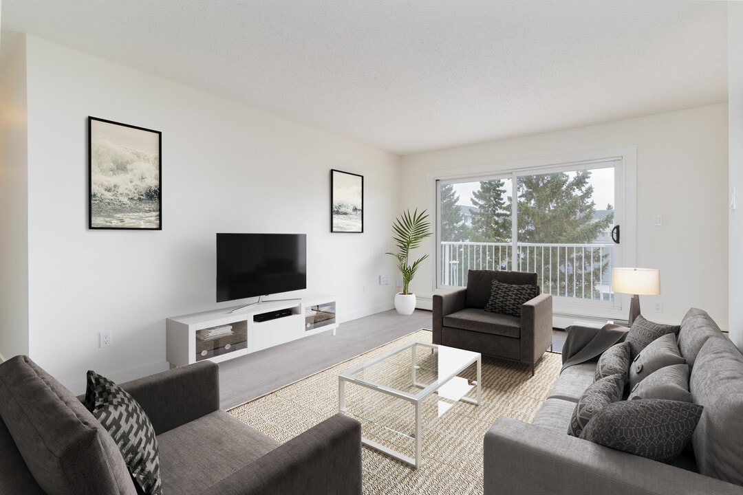 Greentree Village in Edmonton, AB - Building Photo