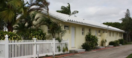 1815-1825 McKinley St in Hollywood, FL - Foto de edificio - Building Photo
