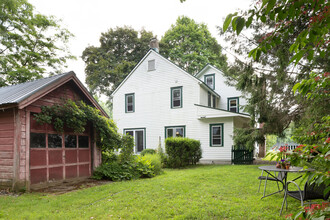 30 Pettee St in Salisbury, CT - Building Photo - Building Photo