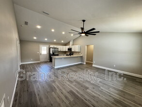 6163 Beverly Ann Cir in Milton, FL - Building Photo - Building Photo
