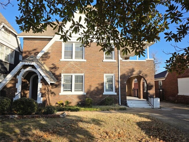 property at 1725 NW 18th St