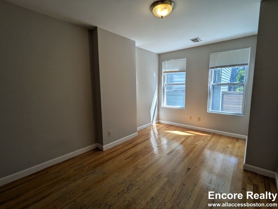 344 Putnam Ave, Unit #2 in Cambridge, MA - Building Photo