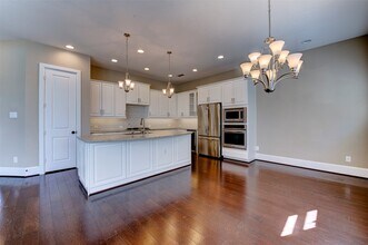 8825 Ashbloom Ln in Houston, TX - Building Photo - Building Photo