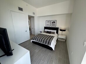 342 NE 35th St, Unit A1 in Miami, FL - Building Photo - Building Photo