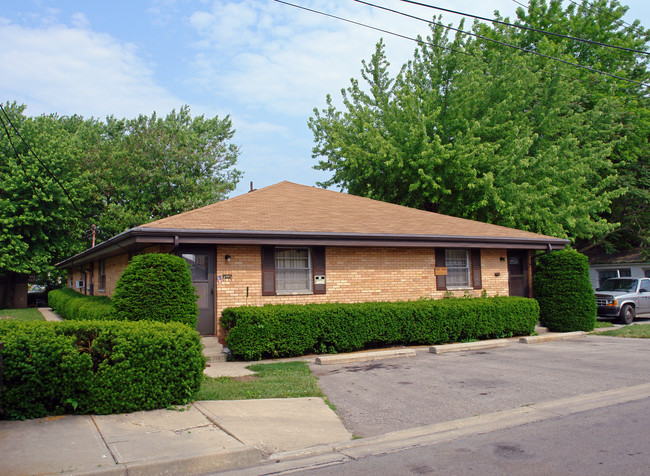 406 Cedar Dr in Fairborn, OH - Building Photo - Building Photo