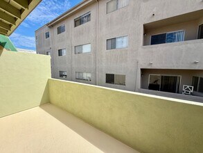 1451 Armacost Ave in Los Angeles, CA - Foto de edificio - Building Photo