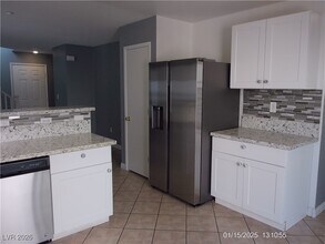 7332 Ribbon Ridge Ave in Las Vegas, NV - Building Photo - Building Photo