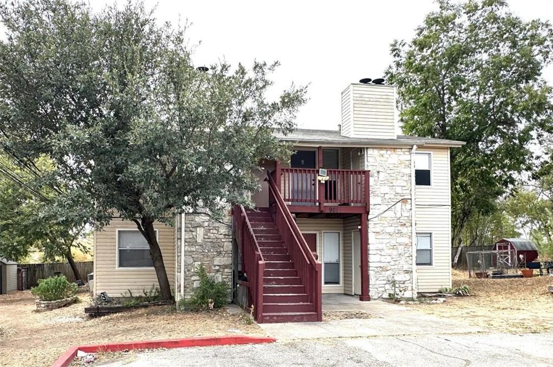 901 Taulbee Ln in Austin, TX - Foto de edificio