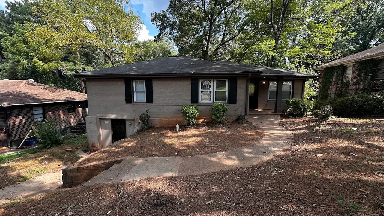 2116 Seavey Dr in Decatur, GA - Building Photo
