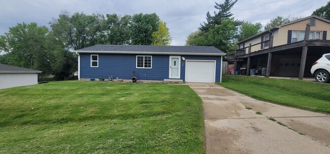 5704 S 17th St in St. Joseph, MO - Building Photo - Building Photo