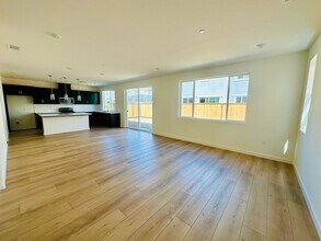 5451 Knights Valley Ln in Antioch, CA - Foto de edificio - Building Photo