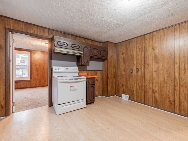 5814 Prosser Ave, Unit 5814 Prosser Ave - Up in Cleveland, OH - Building Photo - Building Photo